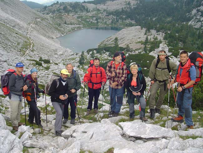 Ekipa nad zelenim jezerom